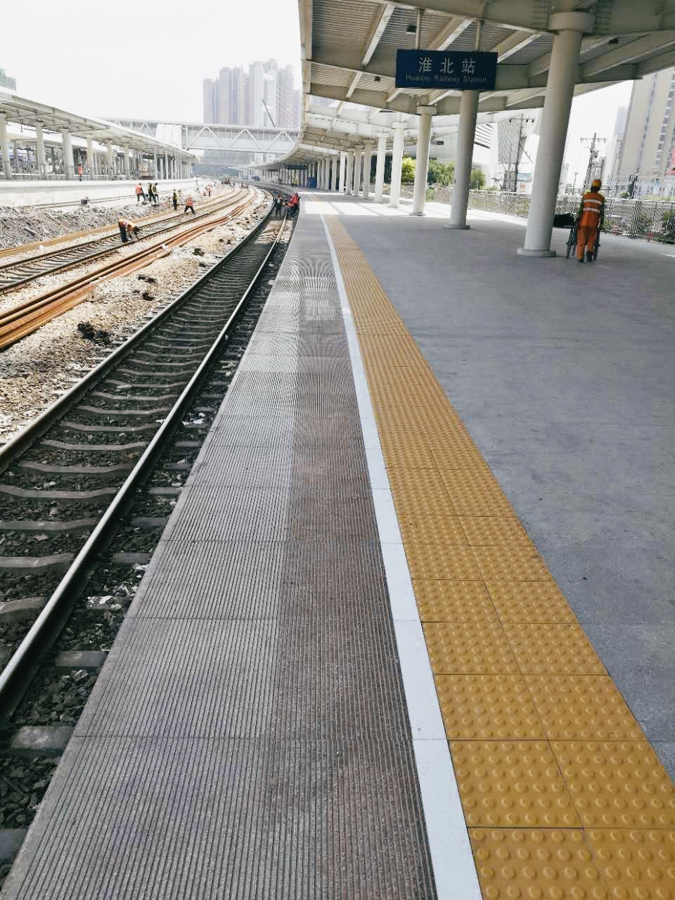 盲道磚鋪裝現(xiàn)場圖 盲道磚鋪裝現(xiàn)場圖